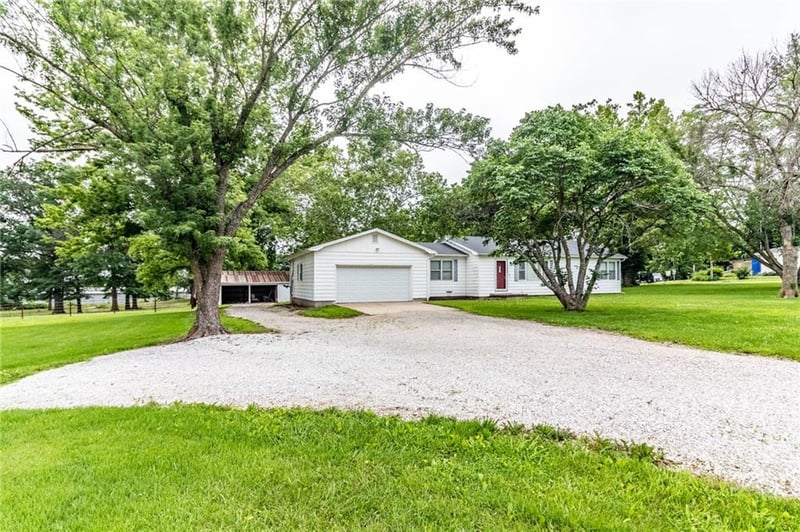 237 21 Rd, Warrensburg, MO 64093