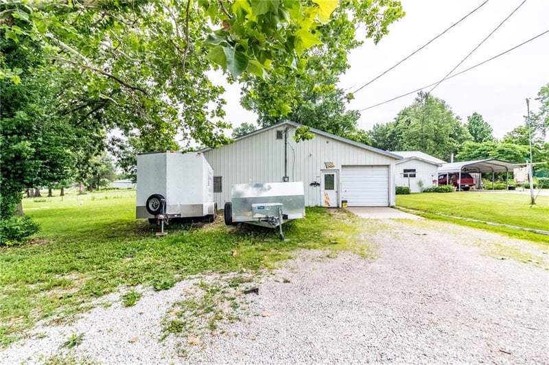 237 21 Rd, Warrensburg, MO 64093
