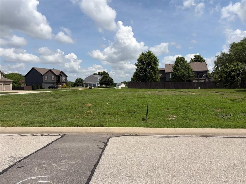 1212 12 Ter, Louisburg, KS 66053