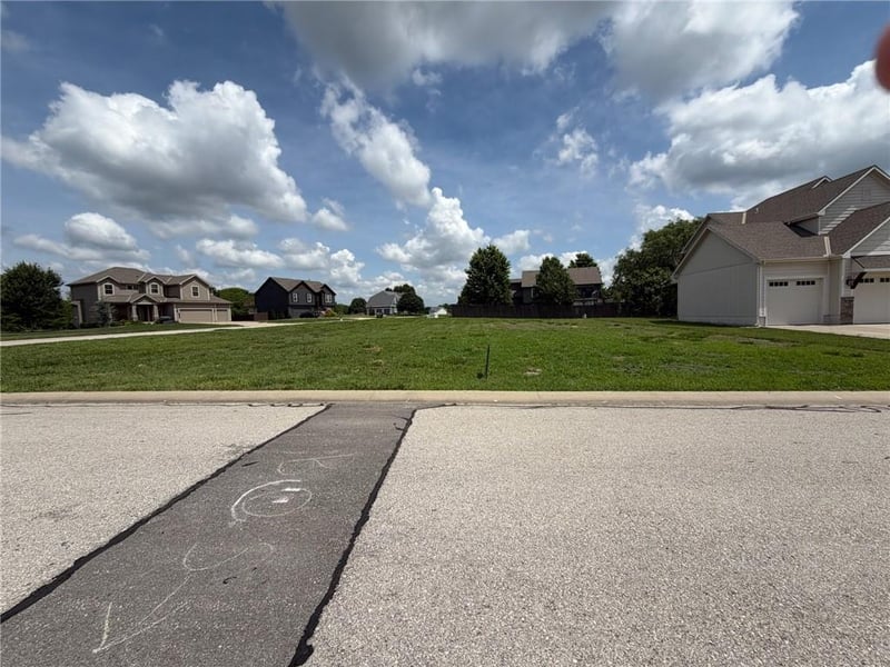 1212 12 Ter, Louisburg, KS 66053