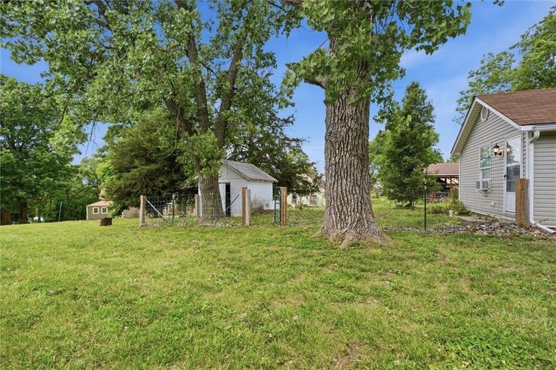 404 Salem Rd, Excelsior Springs, MO 64024