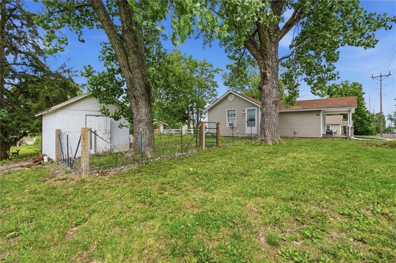 404 Salem Rd, Excelsior Springs, MO 64024