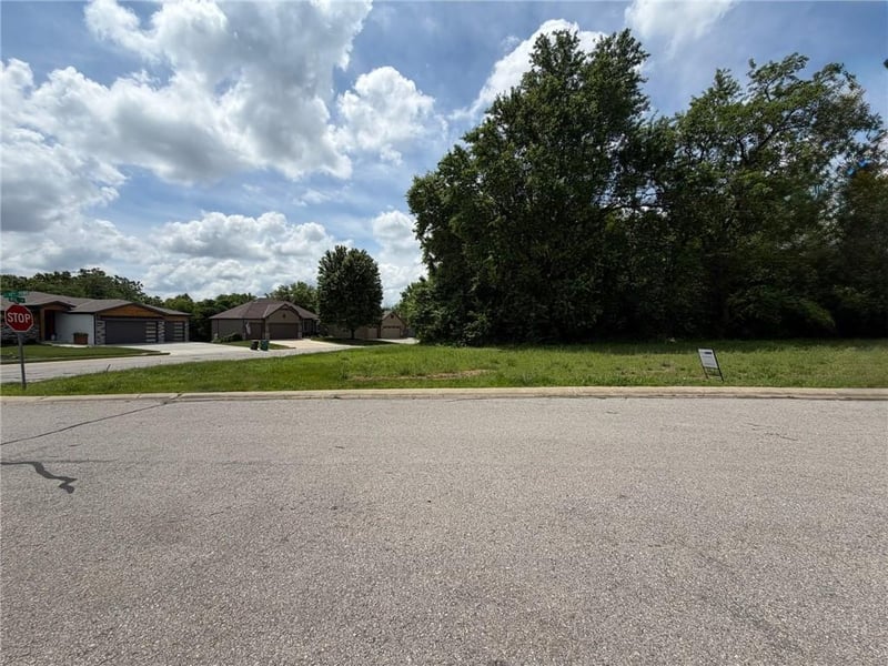 1019 12 Ter, Louisburg, KS 66053