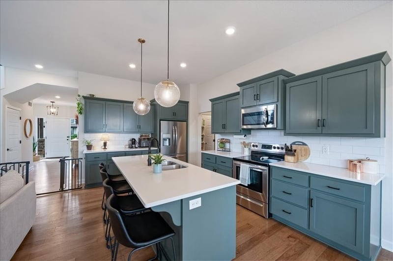 1825 Merryman Dr, Lee's Summit, MO 64082