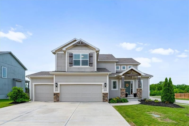 1825 SW Merryman Dr, Lee's Summit, MO 64082