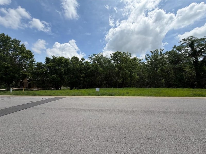 1213 Neil Dr, Louisburg, KS 66053