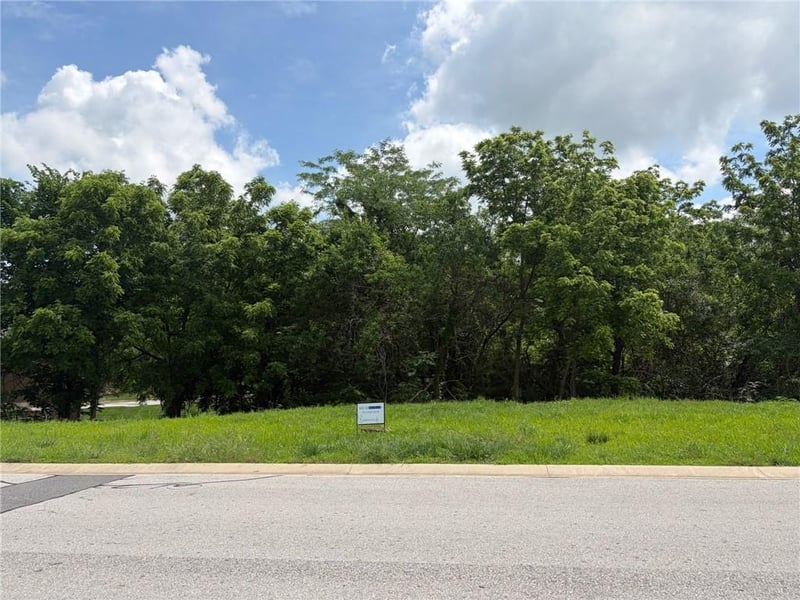 1213 Neil Dr, Louisburg, KS 66053