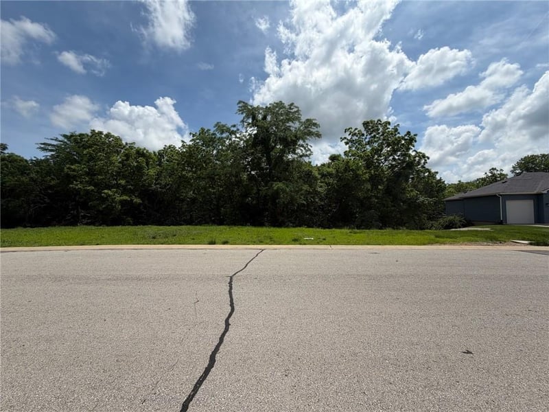 1225 Neil Dr, Louisburg, KS 66053