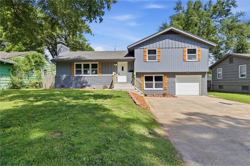 7913 Elm Ave, Raytown, MO 64138