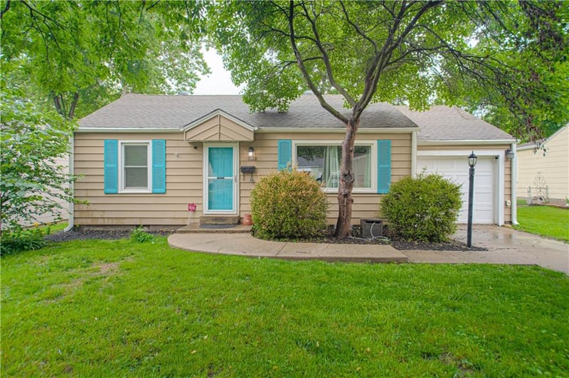 7628 Foster St, Overland Park, KS 66204