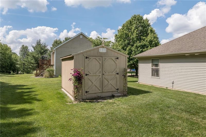 2805 Meadow Ridge Dr, St Joseph, MO 64504