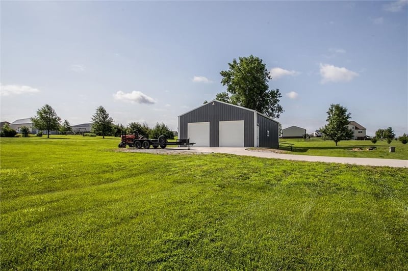 16963 Auburn Ct, Bonner Springs, KS 66012