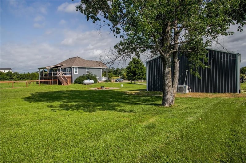 16963 Auburn Ct, Bonner Springs, KS 66012