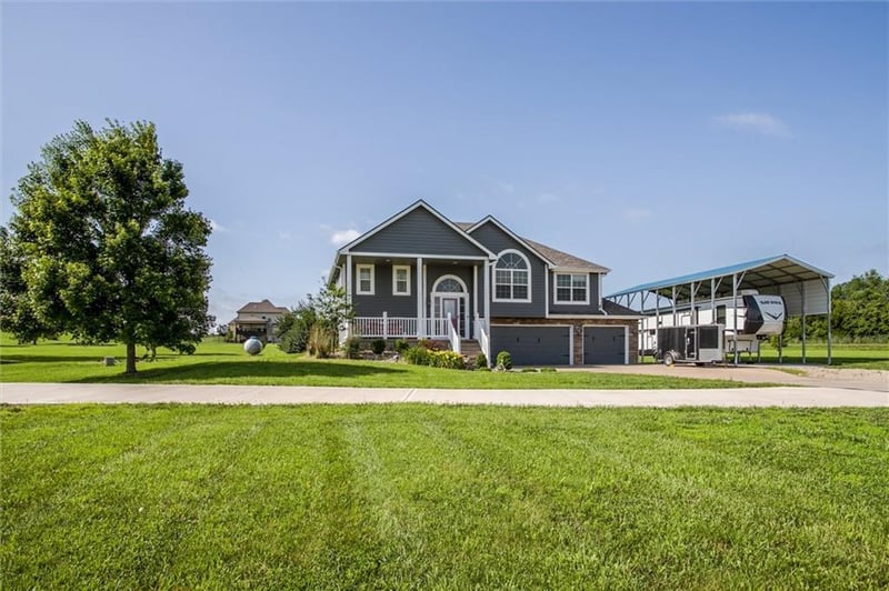16963 Auburn Ct, Bonner Springs, KS 66012