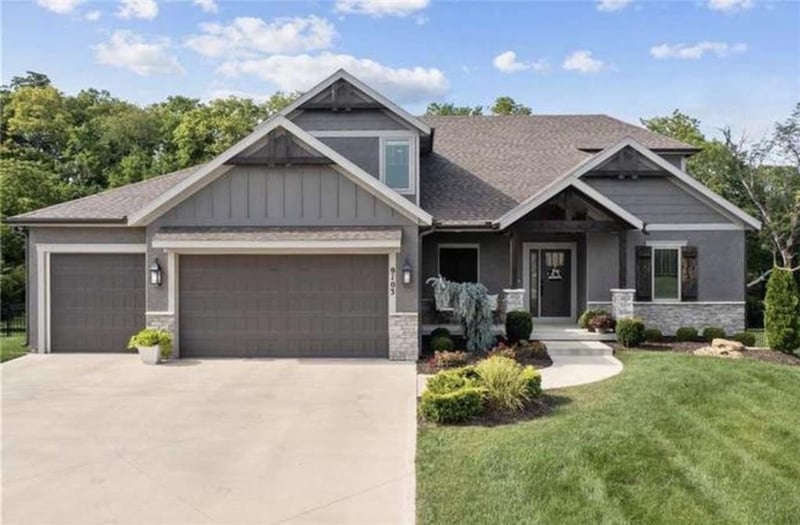 9103 12th St, Lee's Summit, MO 64064