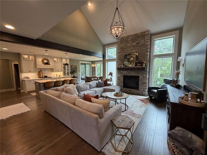 9103 12th St, Lee's Summit, MO 64064