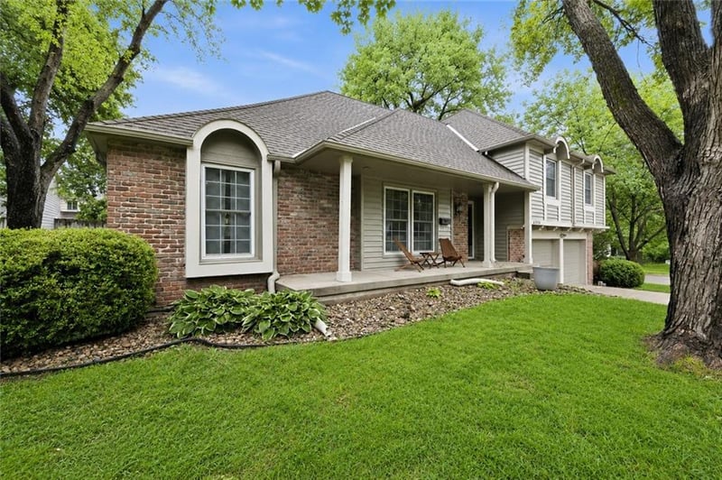 6300 W 101st Ter, Overland Park, KS 66212