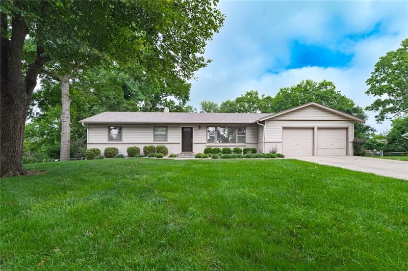 6108 Klamm Dr, Kansas City, MO 64151