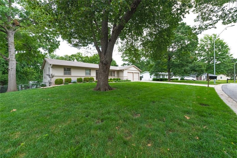 6108 Klamm Dr, Kansas City, MO 64151