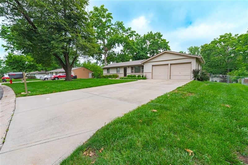 6108 Klamm Dr, Kansas City, MO 64151