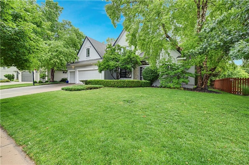 8520 142 St, Overland Park, KS 66223