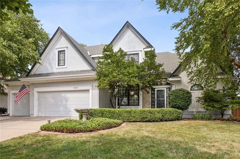 8520 142 St, Overland Park, KS 66223