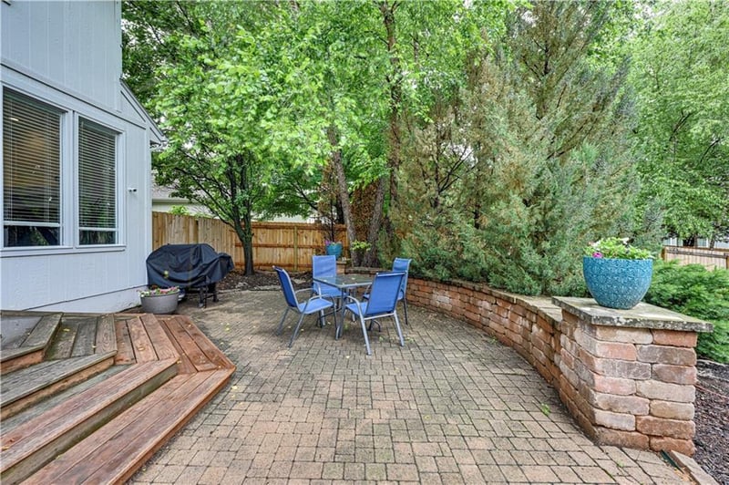 8520 142 St, Overland Park, KS 66223