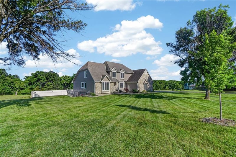 2018 Lexington Rd, Pleasant Hill, MO 64080