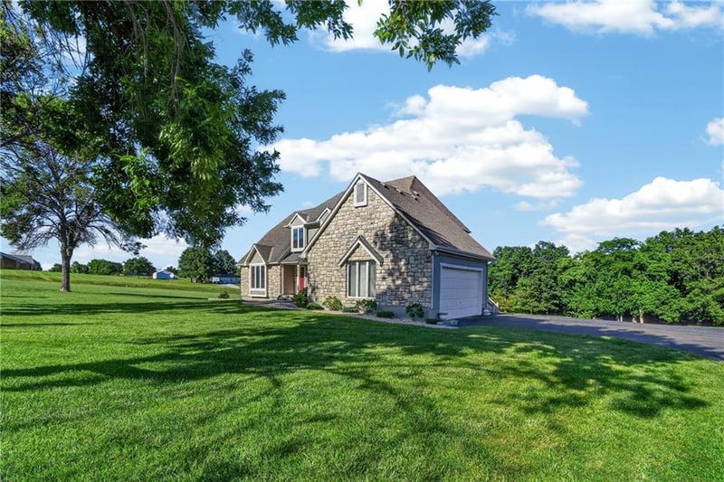 2018 Lexington Rd, Pleasant Hill, MO 64080