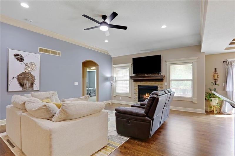 483 137th Pl, Bonner Springs, KS 66012