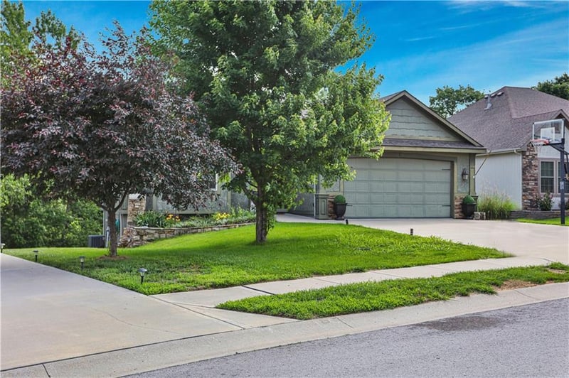 483 137th Pl, Bonner Springs, KS 66012