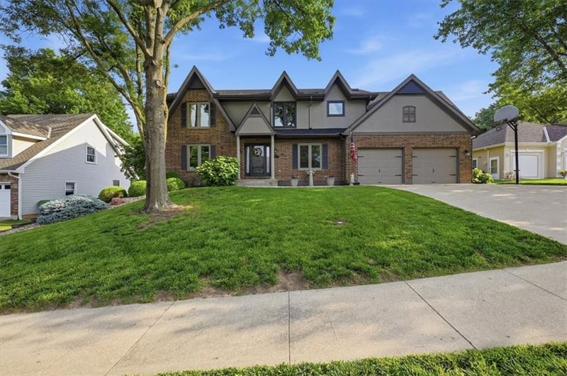 1208 Tanglewood St, Leavenworth, KS 66048