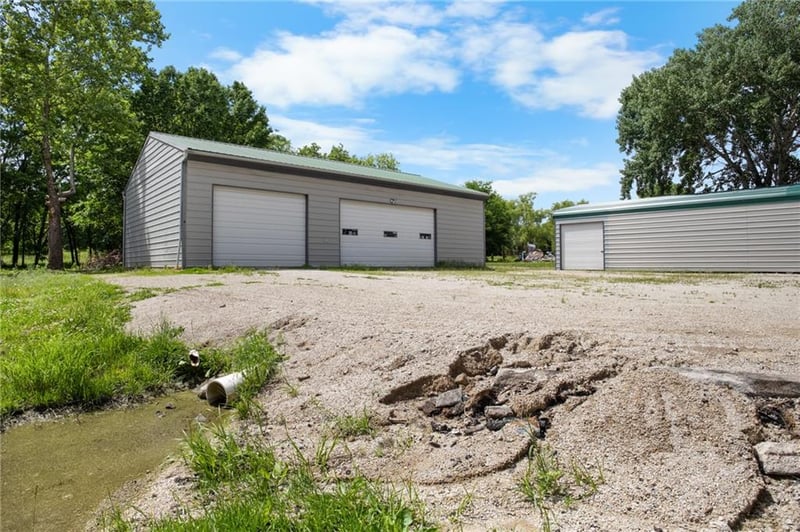 22898 Valley Rd, Lacygne, KS 66040