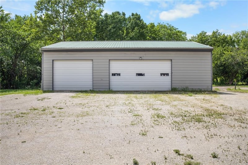 22898 Valley Rd, Lacygne, KS 66040