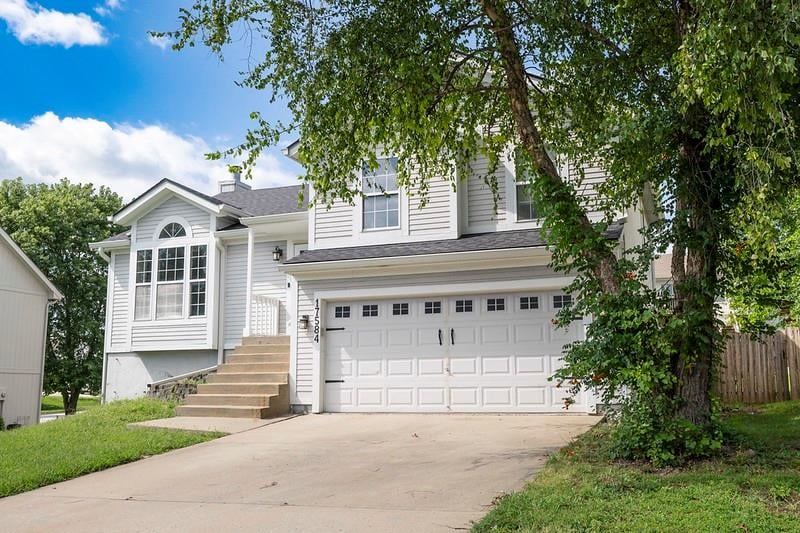 17584 W 111th Ter, Olathe, KS 66061