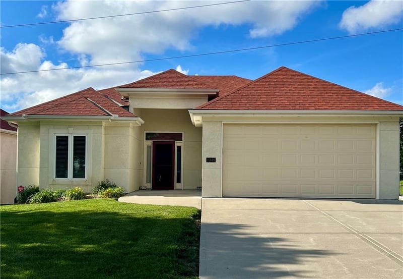 1348 Timbercreek Dr, Lee's Summit, MO 64086