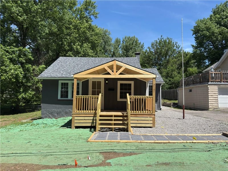 2701 Karnes Rd, St Joseph, MO 64505