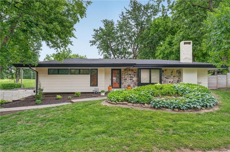 10737 Countryside Dr, Kansas City, KS 66109