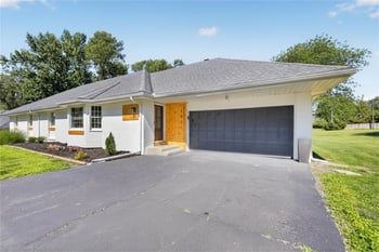 1011 Tam Oshanter Dr, Kansas City, MO 64145