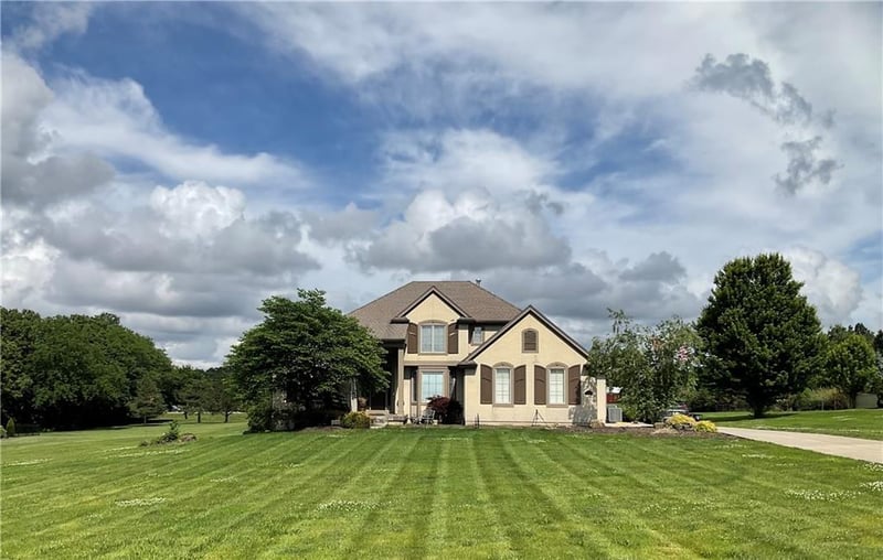 17317 Wheatland Dr, Belton, MO 64012