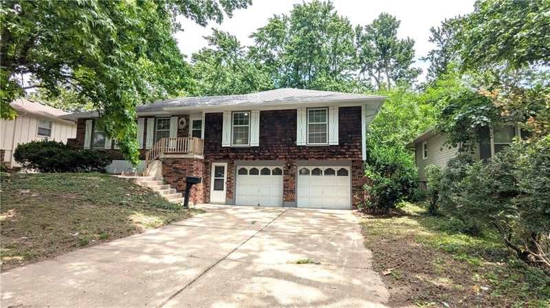8933 Hunter St, Kansas City, MO 64138