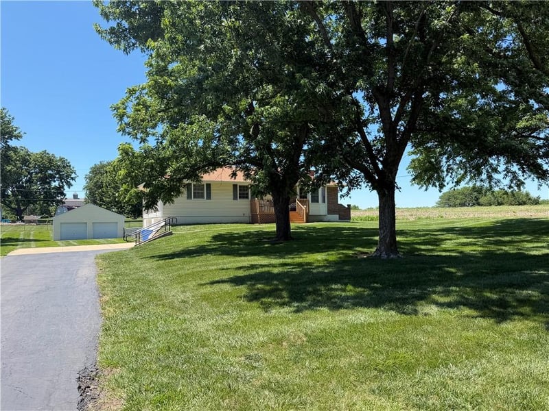 15989 152nd St, Bonner Springs, KS 66012