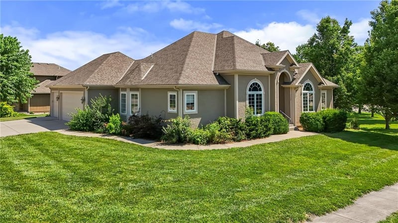 1709 Cambridge Cir, Kearney, MO 64060