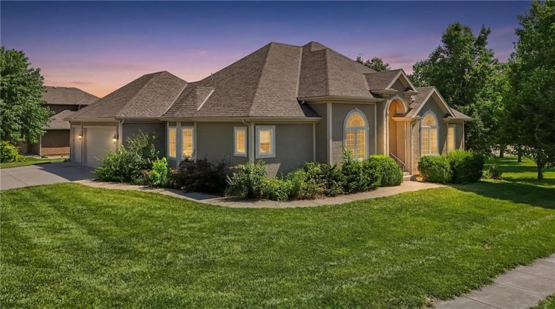1709 Cambridge Cir, Kearney, MO 64060