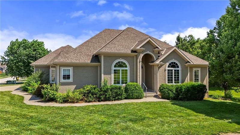 1709 Cambridge Cir, Kearney, MO 64060