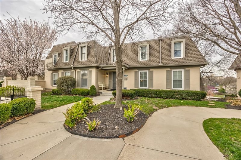 10746 Glenwood St #D, Overland Park, KS 66211