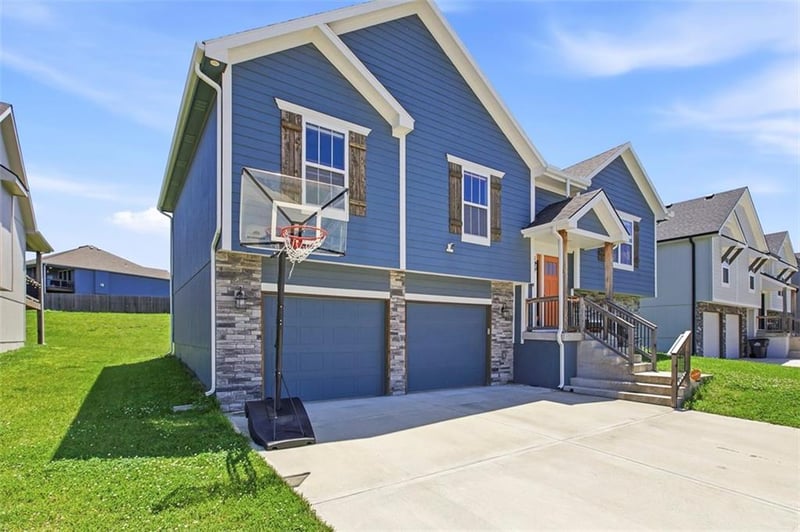 505 Ridgeview Dr, Grain Valley, MO 64029