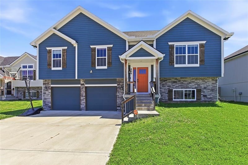 505 Ridgeview Dr, Grain Valley, MO 64029