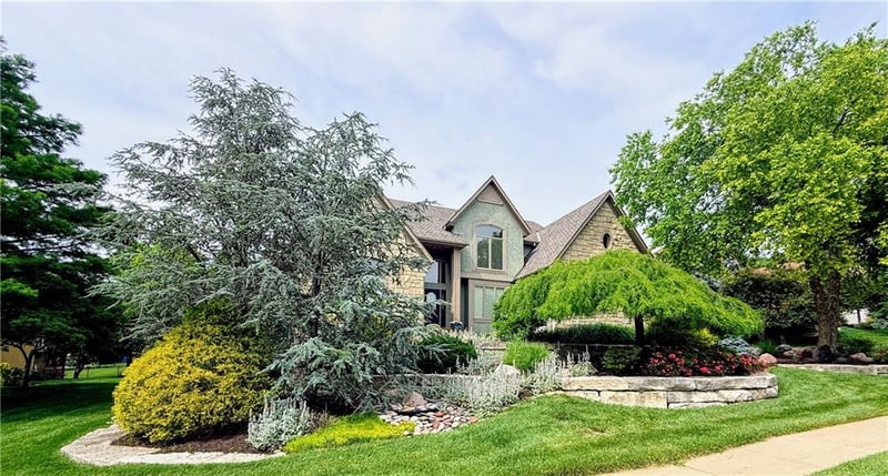 13210 Outlook St, Overland Park, KS 66209
