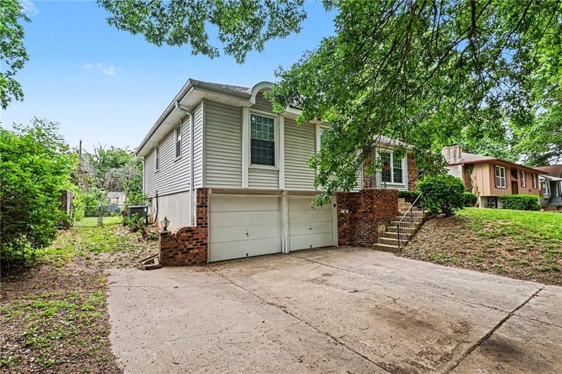 10817 Fuller Ave, Kansas City, MO 64134